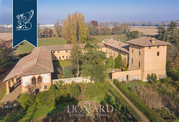 Image No.3-10 Bed Property for sale