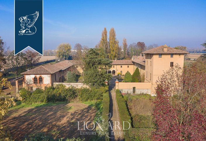 Image No.4-10 Bed Property for sale