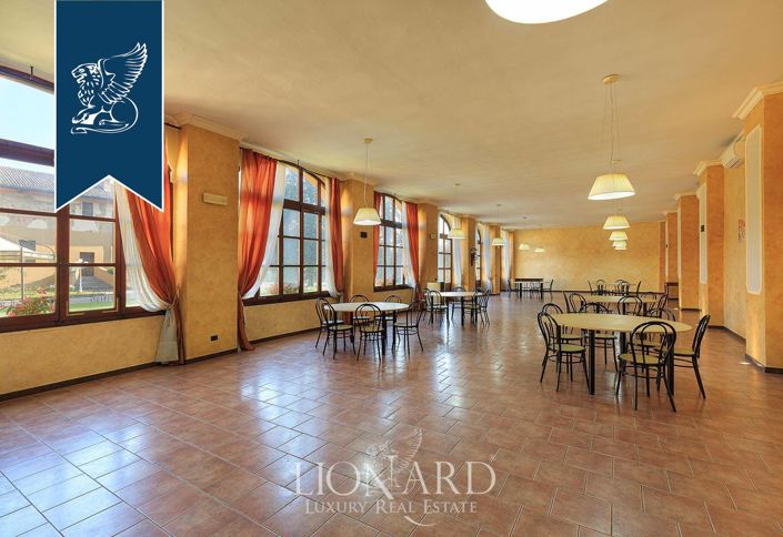 Image No.45-10 Bed Property for sale