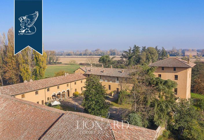 Image No.7-10 Bed Property for sale