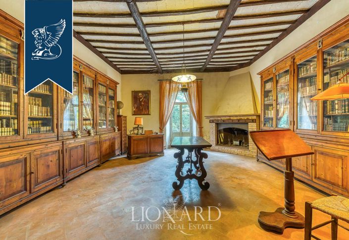 Image No.17-10 Bed Villa for sale