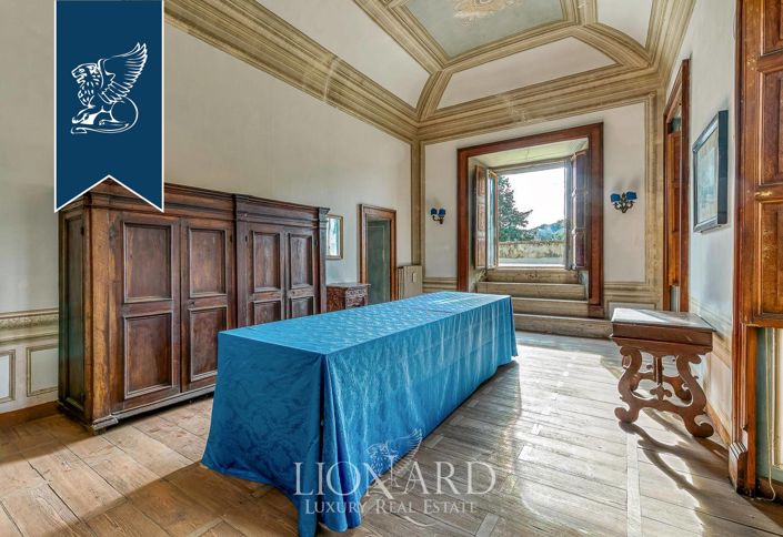 Image No.20-10 Bed Villa for sale