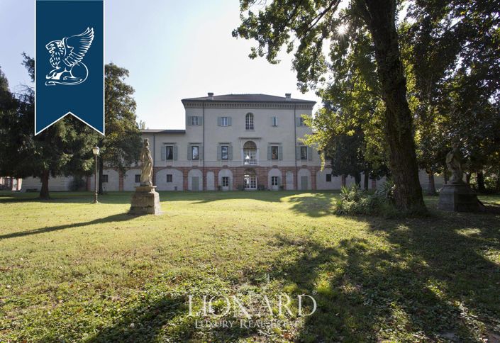 Image No.11-30 Bed Villa for sale