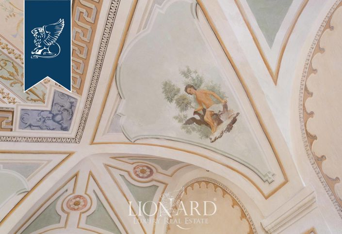 Image No.20-30 Bed Villa for sale