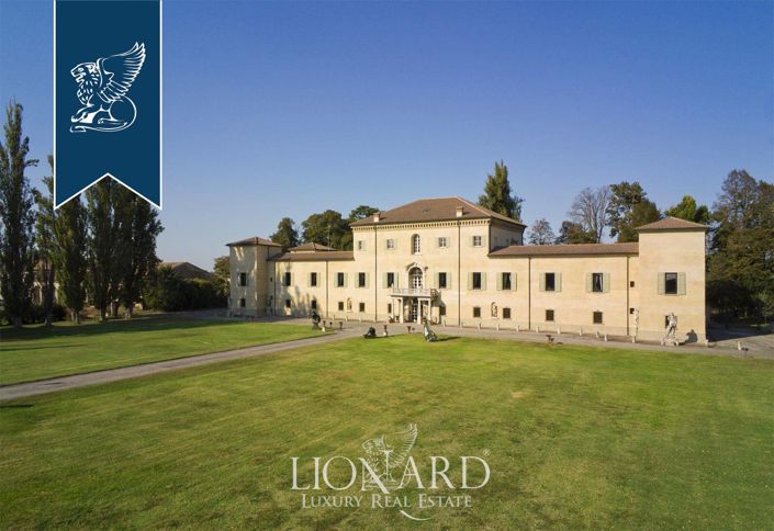 Image No.4-30 Bed Villa for sale