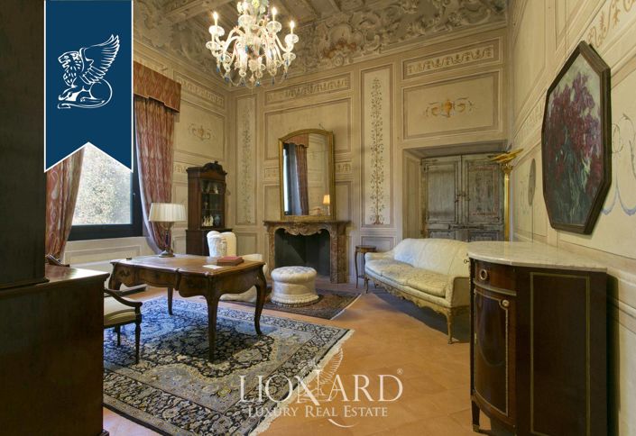 Image No.57-30 Bed Villa for sale