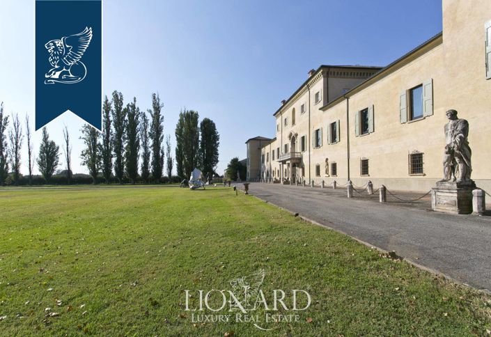 Image No.9-30 Bed Villa for sale