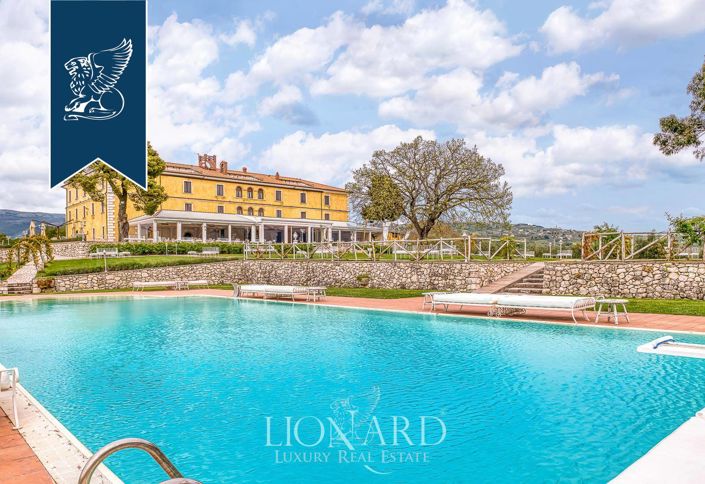 Image No.7-28 Bed Villa for sale