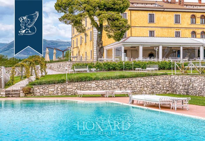 Image No.9-28 Bed Villa for sale