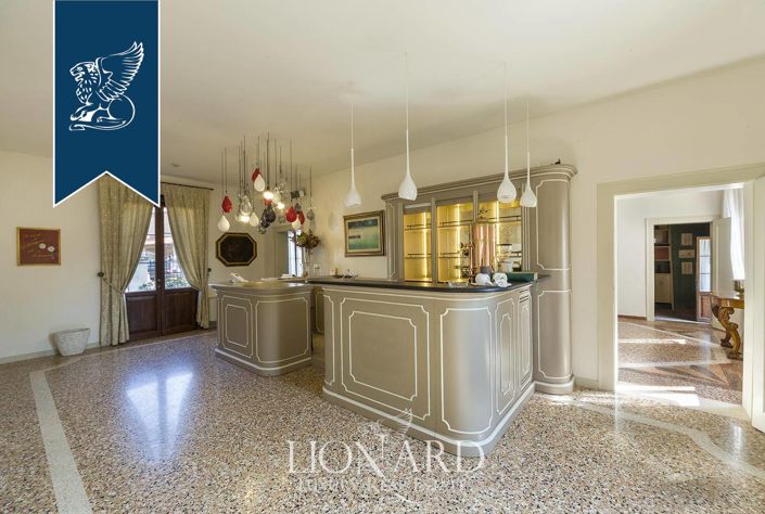 Image No.19-11 Bed Villa for sale