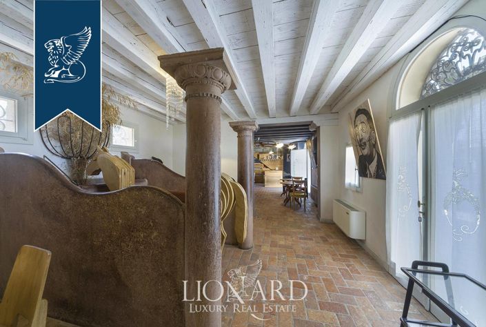 Image No.22-11 Bed Villa for sale