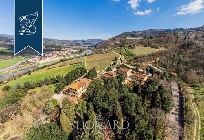 Image No.2-10 Bed Farmhouse for sale