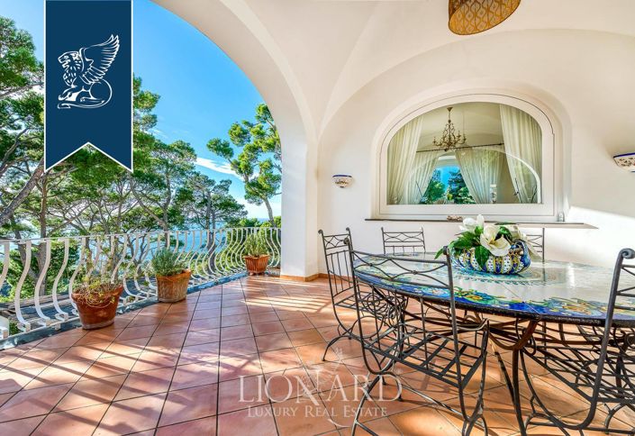Image No.1-4 Bed Villa for sale