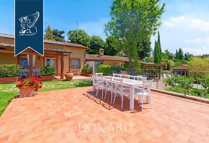 Image No.12-8 Bed Villa for sale