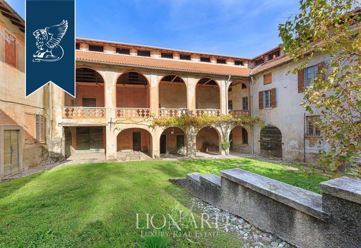 Image No.11-10 Bed Property for sale