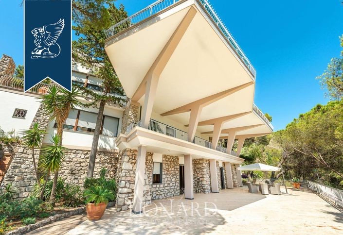 Image No.3-7 Bed Villa for sale