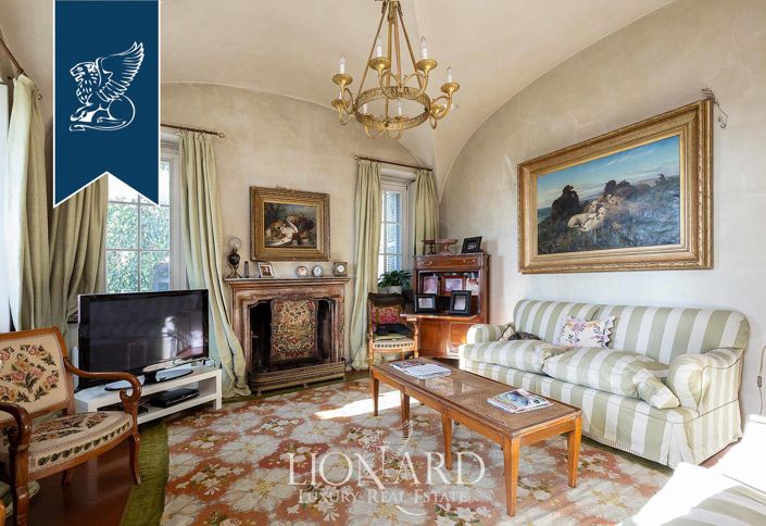 Image No.10-8 Bed Villa for sale