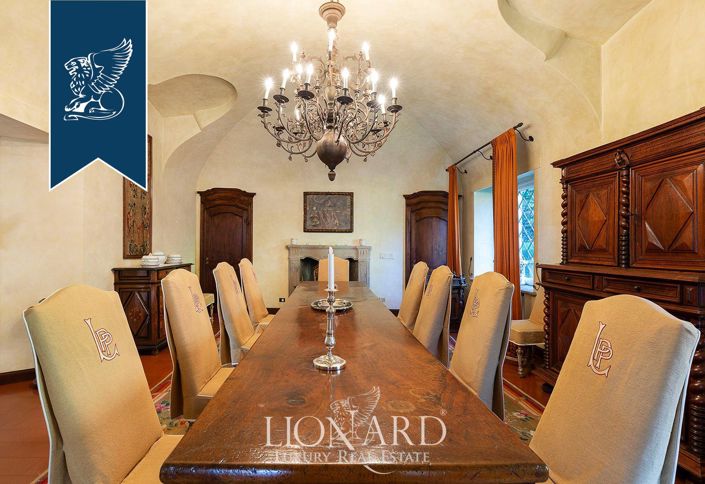 Image No.15-8 Bed Villa for sale