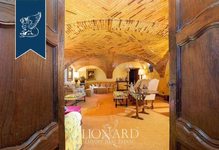 Image No.31-8 Bed Villa for sale