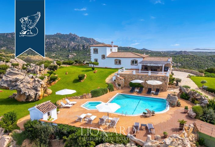Image No.1-8 Bed Villa for sale