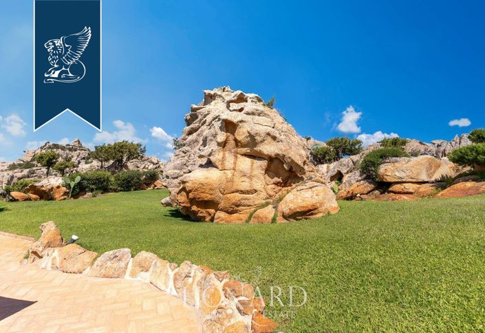 Image No.12-8 Bed Villa for sale