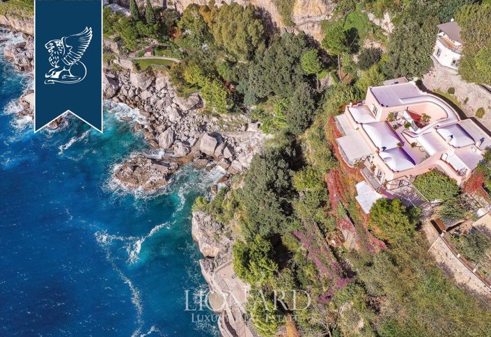 Image No.1-8 Bed Villa for sale