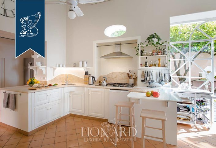 Image No.14-8 Bed Villa for sale