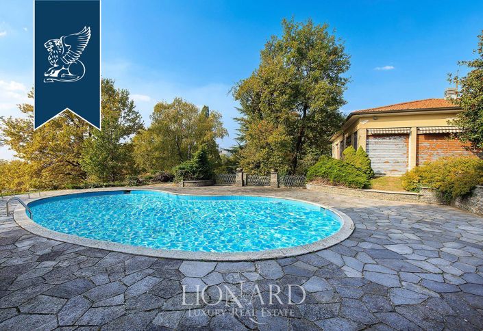 Image No.10-13 Bed Villa for sale