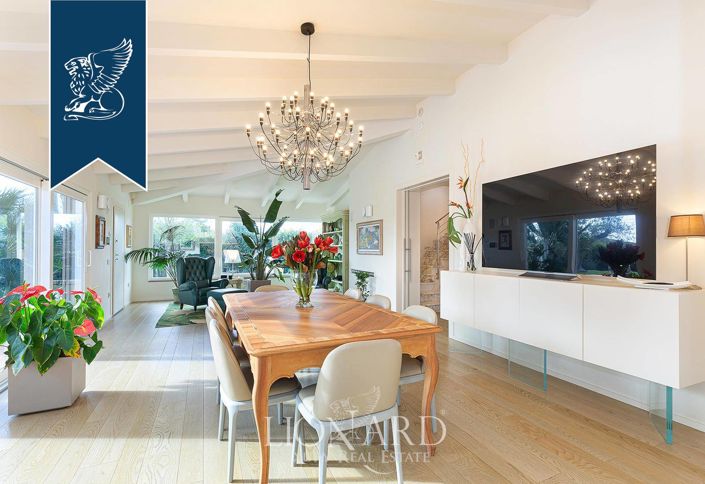 Image No.11-8 Bed Villa for sale