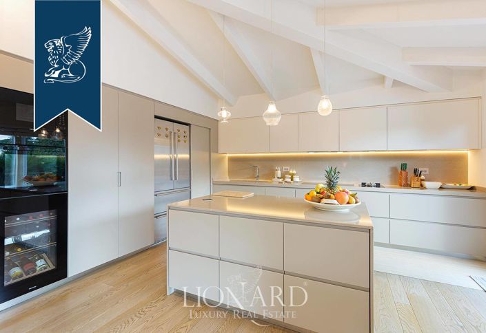 Image No.13-8 Bed Villa for sale