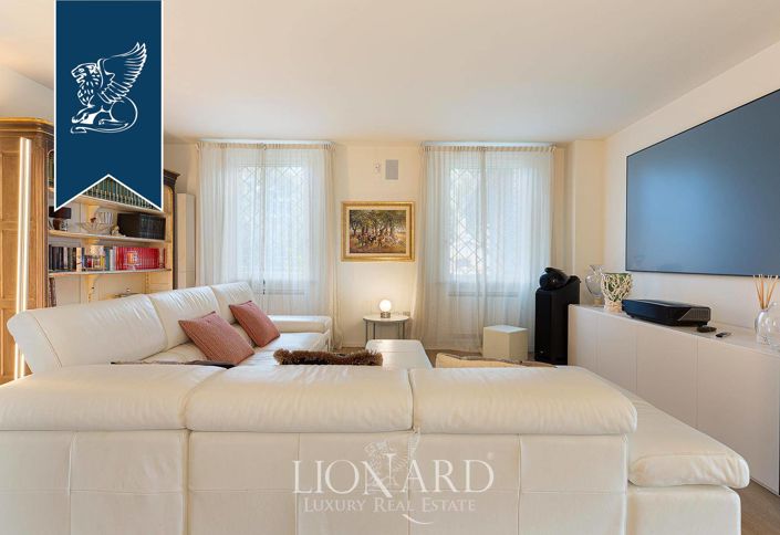 Image No.18-8 Bed Villa for sale