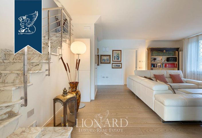 Image No.19-8 Bed Villa for sale