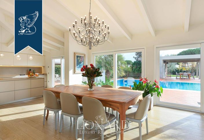 Image No.8-8 Bed Villa for sale