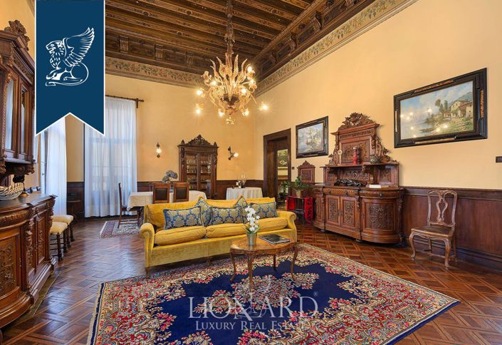 Image No.10-6 Bed Property for sale