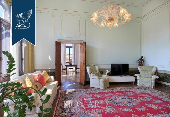 Image No.15-6 Bed Property for sale