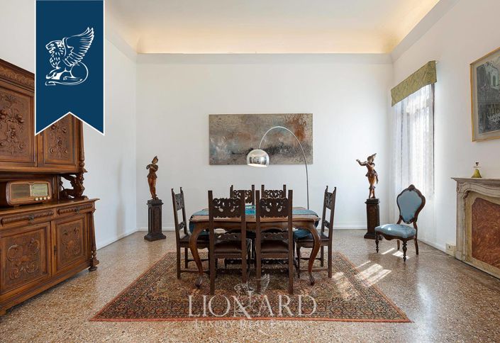 Image No.19-6 Bed Property for sale