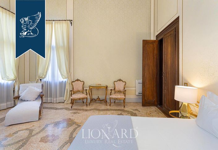 Image No.21-6 Bed Property for sale