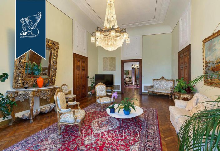 Image No.8-6 Bed Property for sale