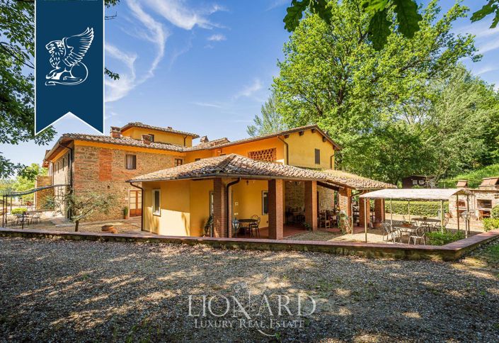 Image No.25-22 Bed Farmhouse for sale