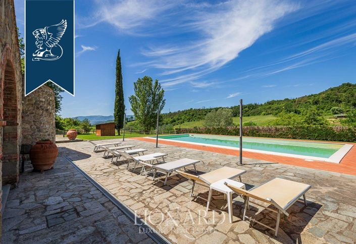 Image No.41-22 Bed Farmhouse for sale