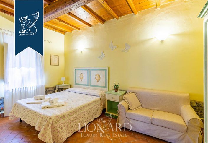 Image No.54-22 Bed Farmhouse for sale