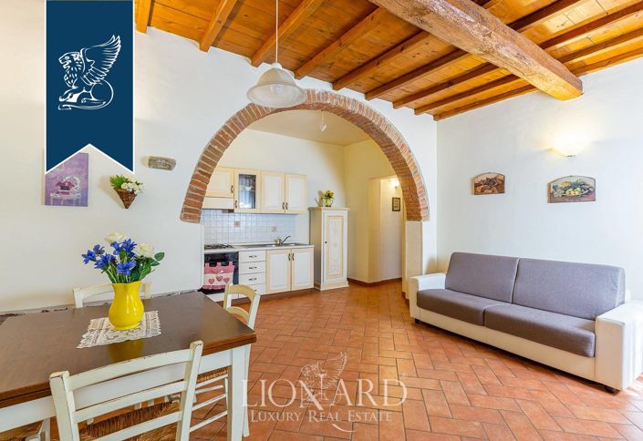 Image No.60-22 Bed Farmhouse for sale