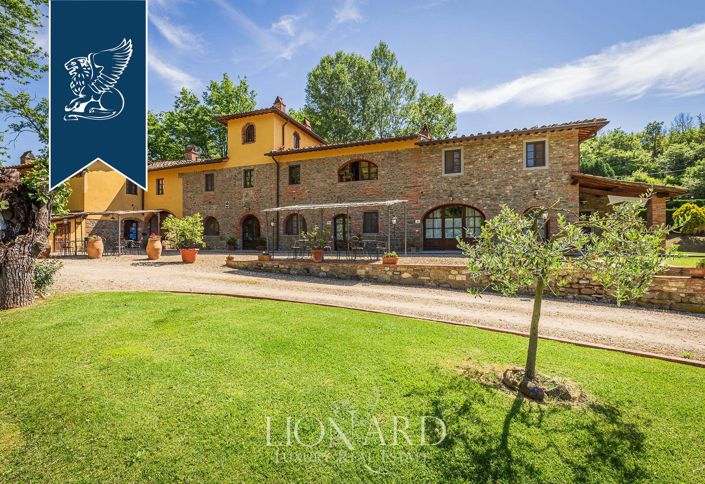 Image No.9-22 Bed Farmhouse for sale