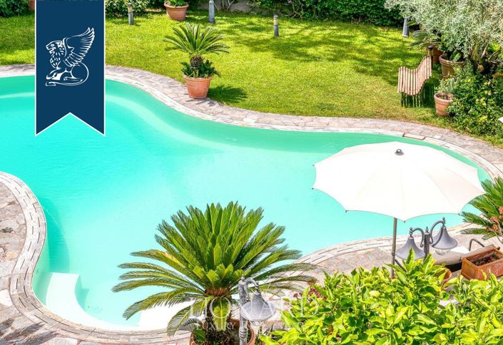 Image No.5-5 Bed Villa for sale