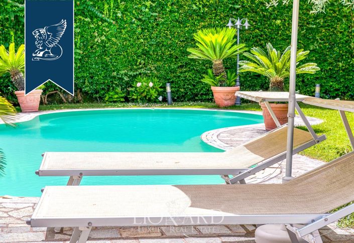 Image No.6-5 Bed Villa for sale