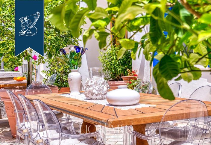 Image No.9-5 Bed Villa for sale