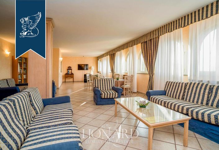 Image No.40-106 Bed Hotel for sale