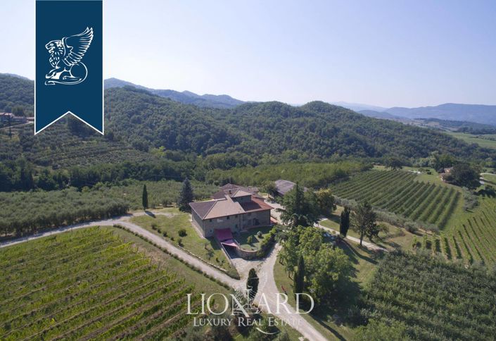 Image No.2-9 Bed Farmhouse for sale