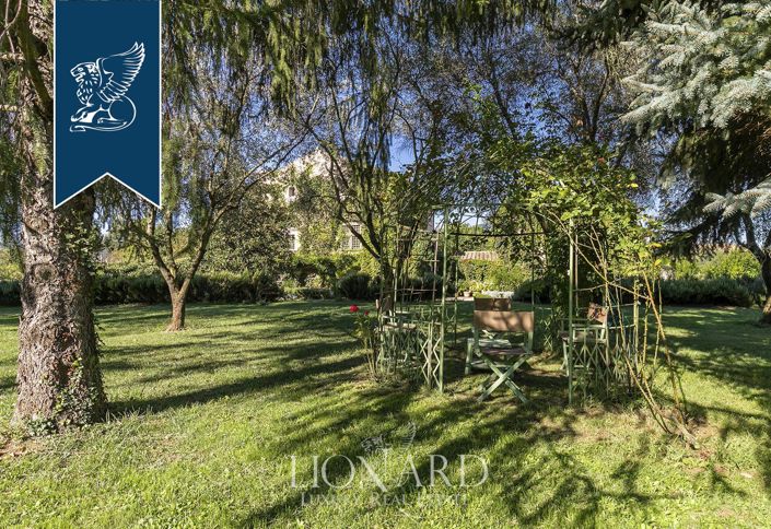 Image No.17-12 Bed Villa for sale