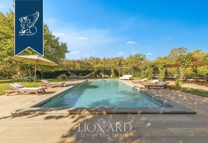 Image No.8-12 Bed Villa for sale